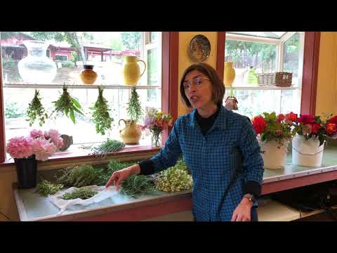 Thérèse Martin shares how she uses edible flowers and flowering herbs