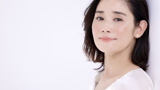 石田ひかり、美デコルテ輝くドレス姿　自然な笑顔があふれる　MUNOAGEウェブCM