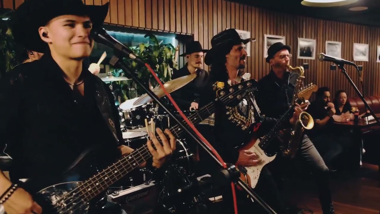 Peter Gunn (original de Henry Mancini) por Honky Tonkers