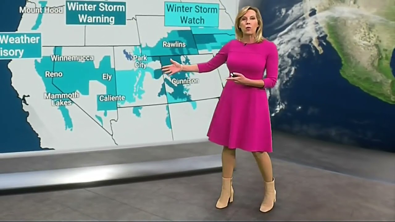 Jacqui Jeras - The Weather Channel - 120821 Pink Dress - Profile View - Easy On The Eyes - YouTube