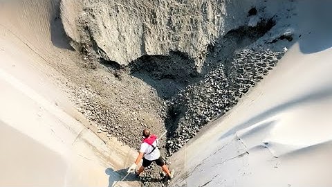 Barge unloading 4450 tons of phosphate rock - Relaxing flow - Relaxing video
