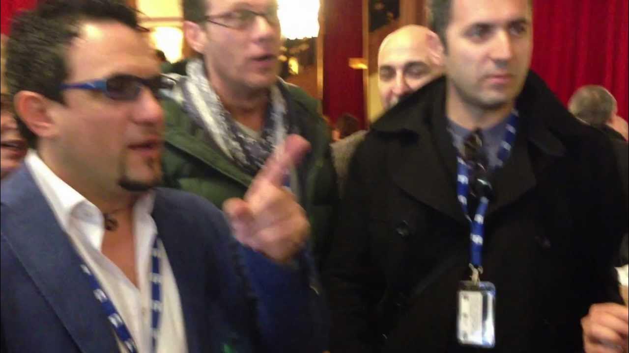 Daniele Silvestri A Bocca Chiusa prove improvvisate con l'orchestra nella Lingua dei Segni Daniele Silvestri A Bocca Chiusa prove improvvisate con l'orchestra nella Lingua dei Segni