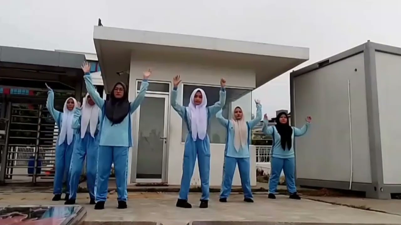 Senam Kelompok  4; Anak Indonesia Hebat