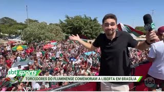 Torcedores do Fluminense fazem carreata em Brasília para comemorar título da Liberta