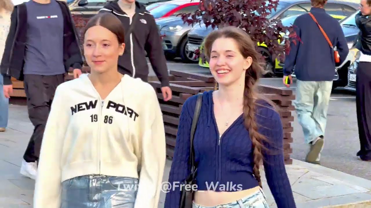 Moscow Autumn Walk – Too Many Gorgeous Girls to Count! 4K HDR