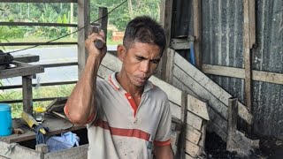 Proses pembuatan parang panjang pandai besi