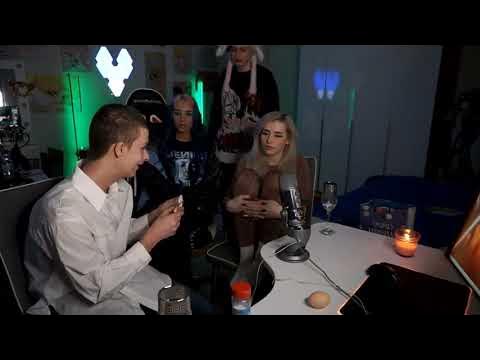 С кем встречается каша