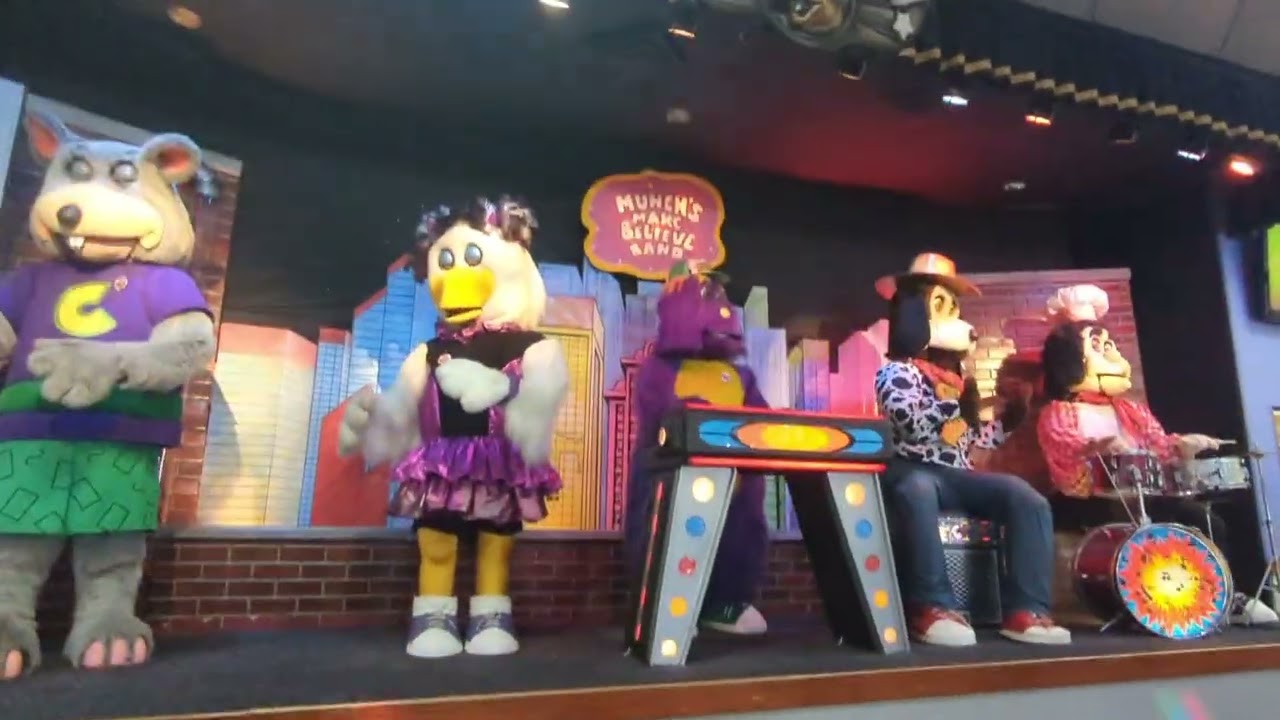 Disco Dancing Dinosaur party | South Toledo Chuck E Cheese's | animatronics