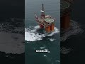 海上掘削プラットフォームはどのようにして巨大波浪に耐え、流出を防いでいるのか
