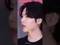舌ペロの後にその顔でマイク両手持ちとか可愛すぎてブッタオレルネ…😇()※🔗概要欄あり※ #bts #jin #agustd