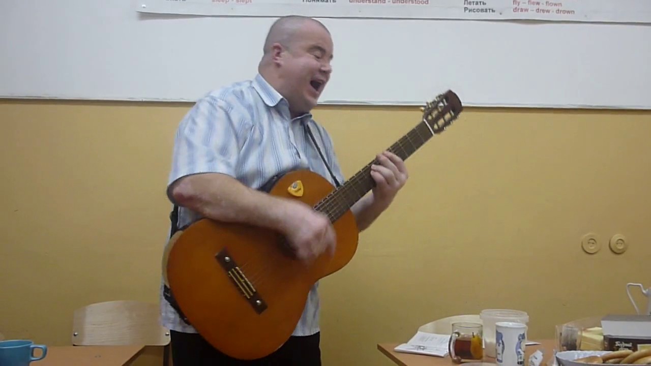 В. Элефантов поёт песню "Вадя и Лестница" на слова И. Эпанаева в ЦДТ ...