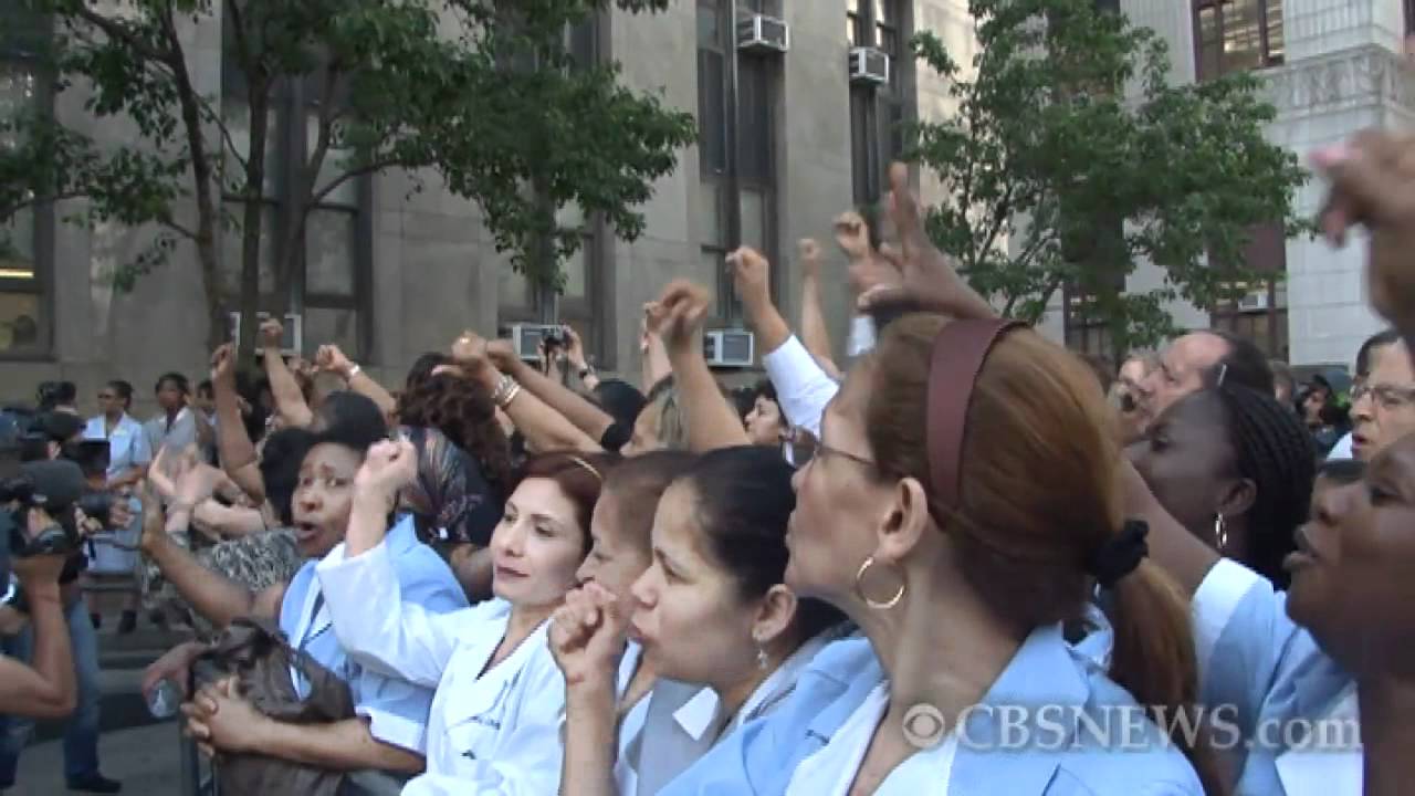 Maids protest as DSK arrives at N.Y. court