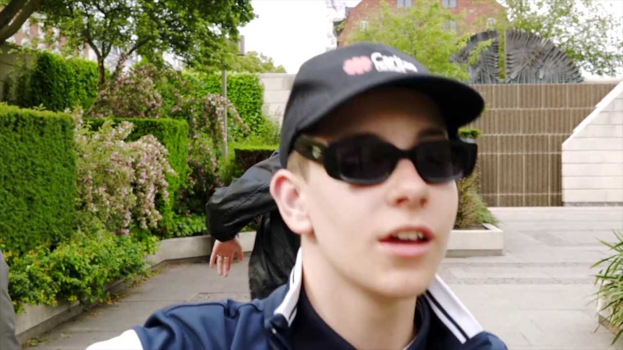 Yung Asti - Text mig. Feat. Ayy Caesar