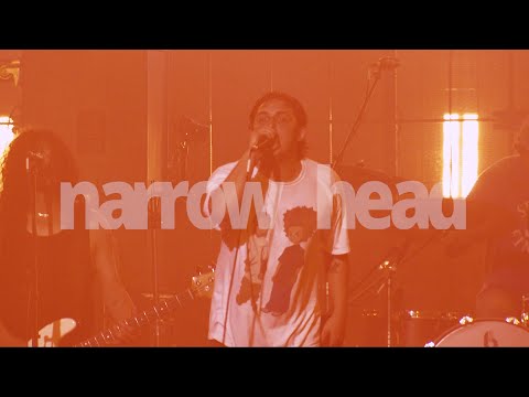 Narrow Head |