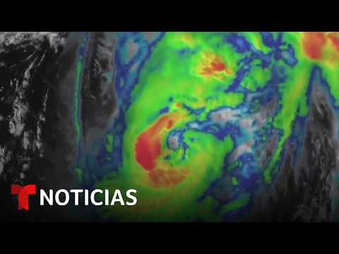 Isaías se convierte en un huracán mayor al alcanzar la categoría 3 | Noticias Telemundo