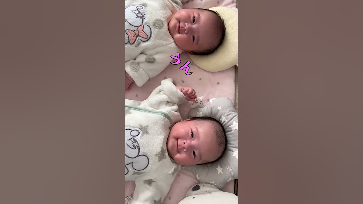 母に話しかけられると嬉しくてたまらない双子赤ちゃん