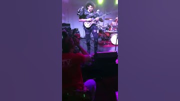 Whammy Pedal + Sweeps + Shoulder Cannons = 🤓 or 😎?