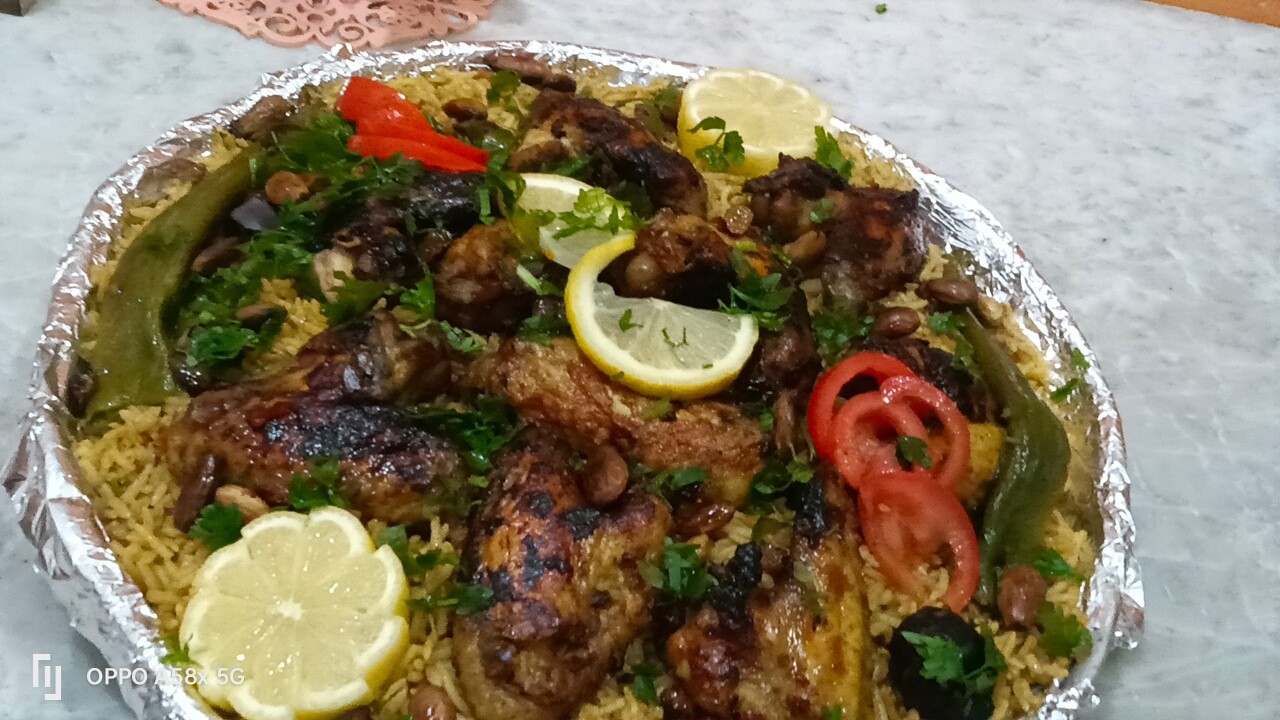 تقريشة رمضان 🌜 كل عام واحنا بالف خير مع عائلة طبق مميز كبسة بزبيب واللوز مزينا من كل  خيرمشاء الله