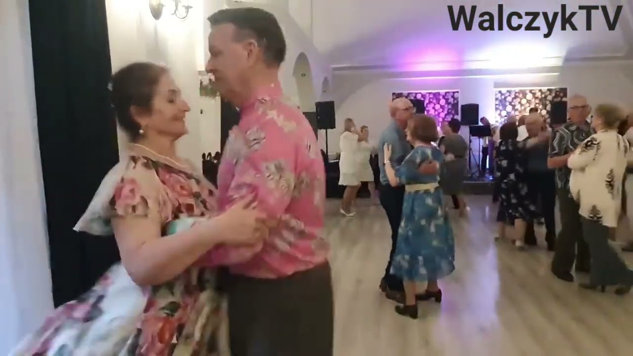 PIĘKNE WYKONANIE UTWÓRU a na parkiecie wspaniali tancerze z Lubartwa ale nie tylko 