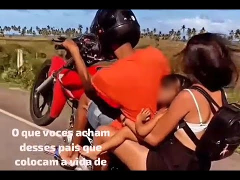 Vídeo polêmico de casal empinando moto com criança causa revolta em redes sociais