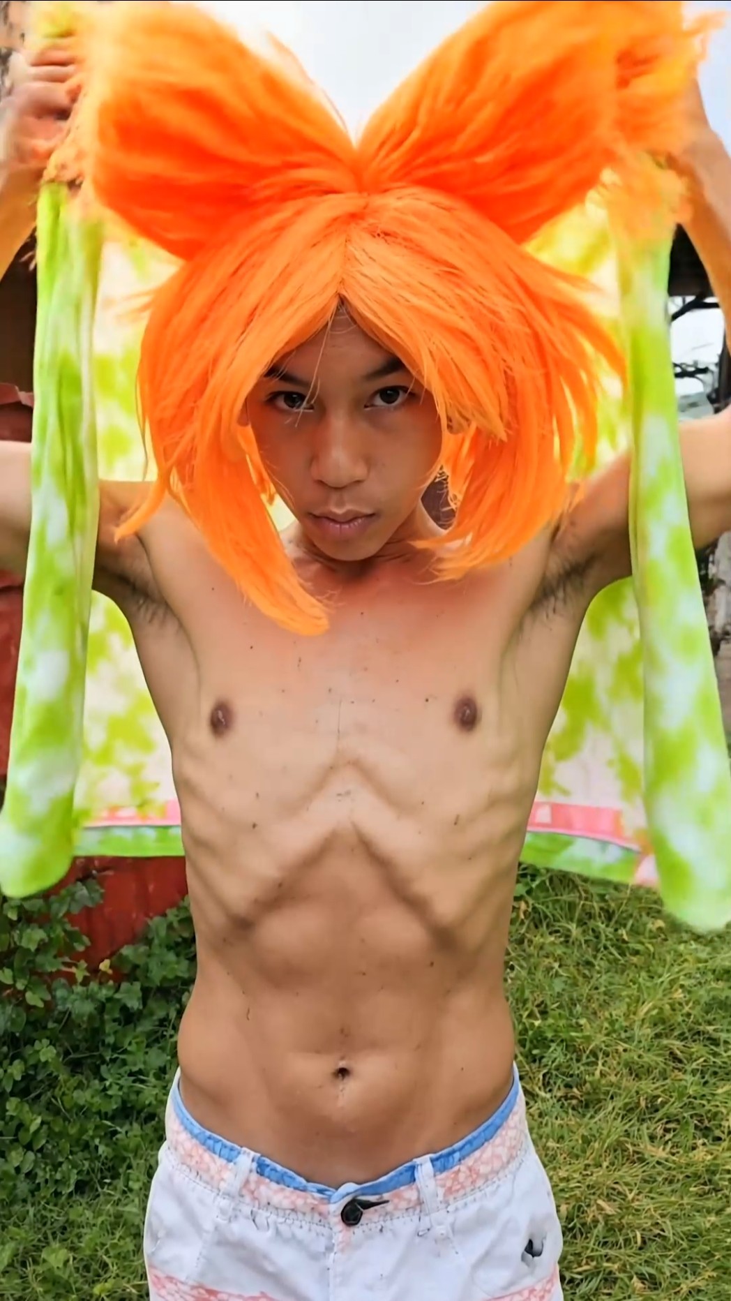 MOM TURNS SIXPACK
