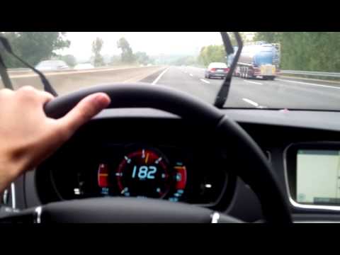 driving-on-the-autobahn,-volvo-v40-d2