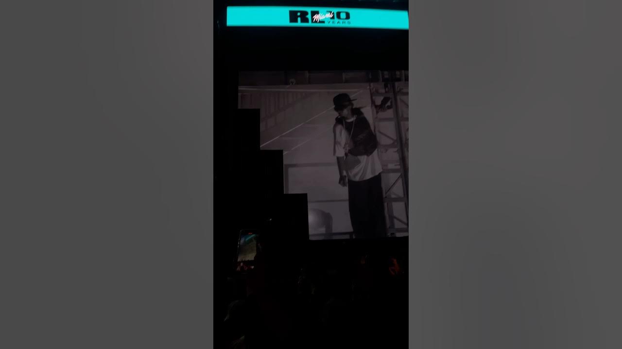 Playboi Carti Walk Around With Them Bills WALK (New Music) - Playboi Carti Live @ Rolling Loud Miami 2024 - YouTube