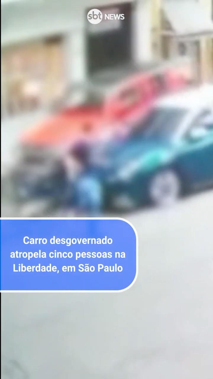 Carro desgovernado atropela cinco pessoas no bairro da Liberdade, em São Paulo