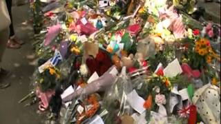 AMY WINEHOUSE TRIBUTES OUTSIDE HER HOME TODAY AT CAMDEN SQUARE 27 JULY