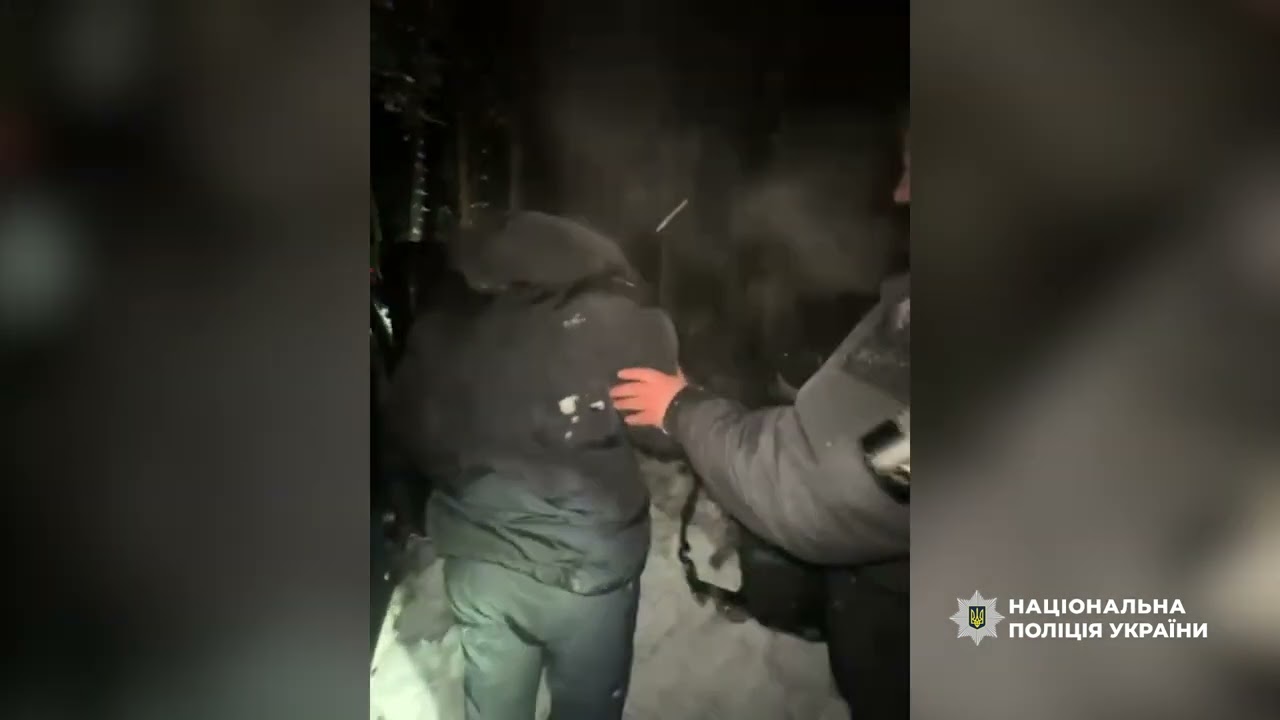 На Сарненщині поліцейські врятували життя двом чоловікам, які ледь не замерзли у лісі