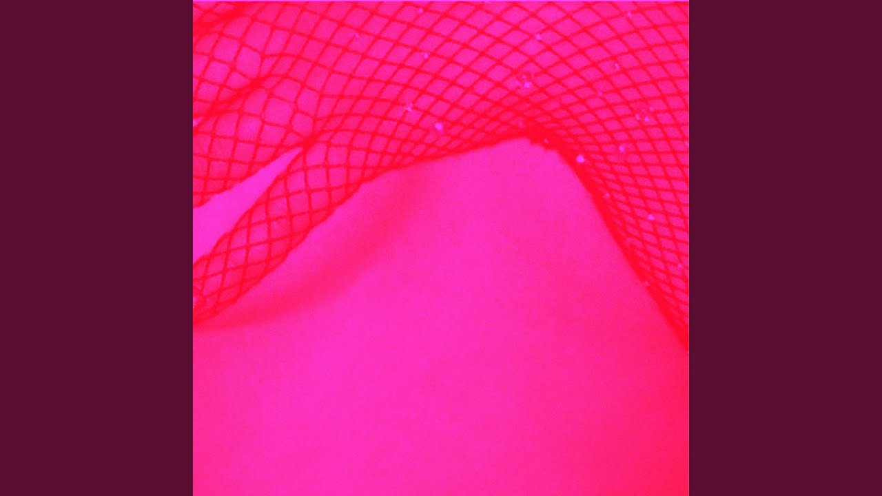 在 YouTube 上觀看「Bikini」 在 YouTube 上觀看「Bikini」