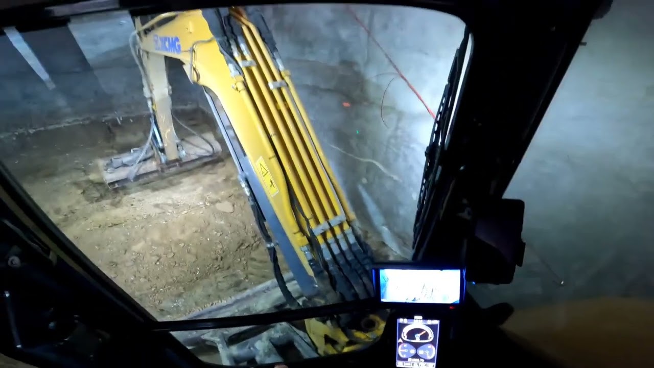 Мини экскаватор XCMG XE55U. Работа в помещении