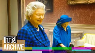 Look Mummy Theres You - The Royal Family Decorate The Buckingham Palace Christmas Tree 1998