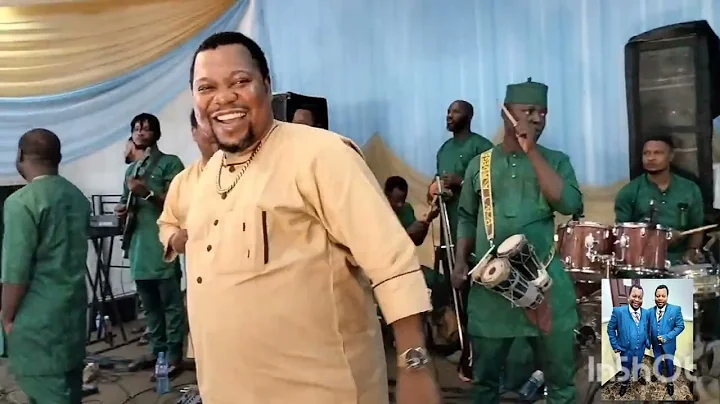 Adegbodu Twins live at Iyeru Hall Ile ife for Late Mrs Titilayo Faseesin burial ceremony.