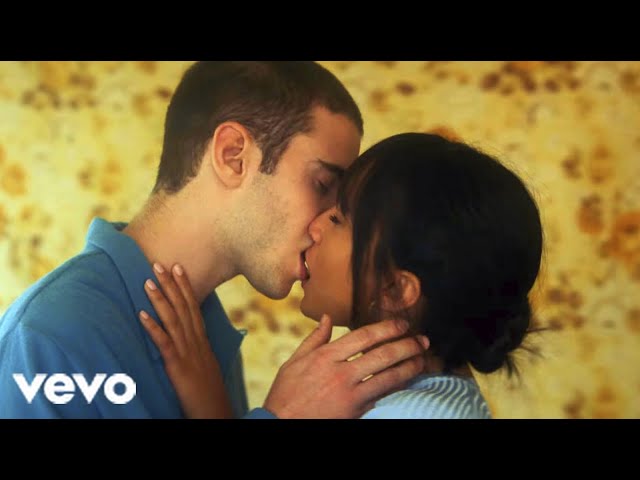 Zzoilo, Aitana - Mon Amour Remix (Music Video) class=