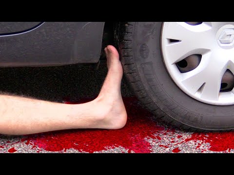 【アンパンマンvs車】超短い動画：アンパンマン助けてバイキンマンとメロンパンナちゃん【Asmr】アンパンマンに乗ったステッチが車のタイヤで踏まれちゃう！？