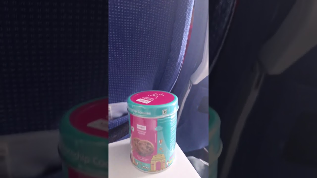Indigo flight food service 😋#shots #airplane #travel auf YouTube ansehen Indigo flight food service 😋#shots #airplane #travel auf YouTube ansehen