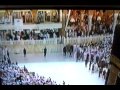 الملك يصلي خلف الشريم يرفع إصبعه تأثرا من القرآن الملك يصلي خلف الشريم يرفع إصبعه تأثرا من القرآن