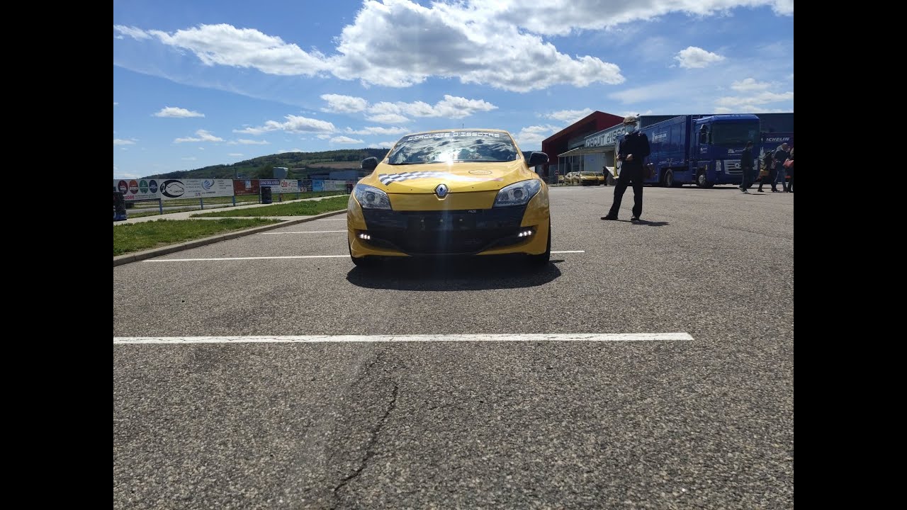 Tour du circuit d'issoire Megane 3 RS Trophy