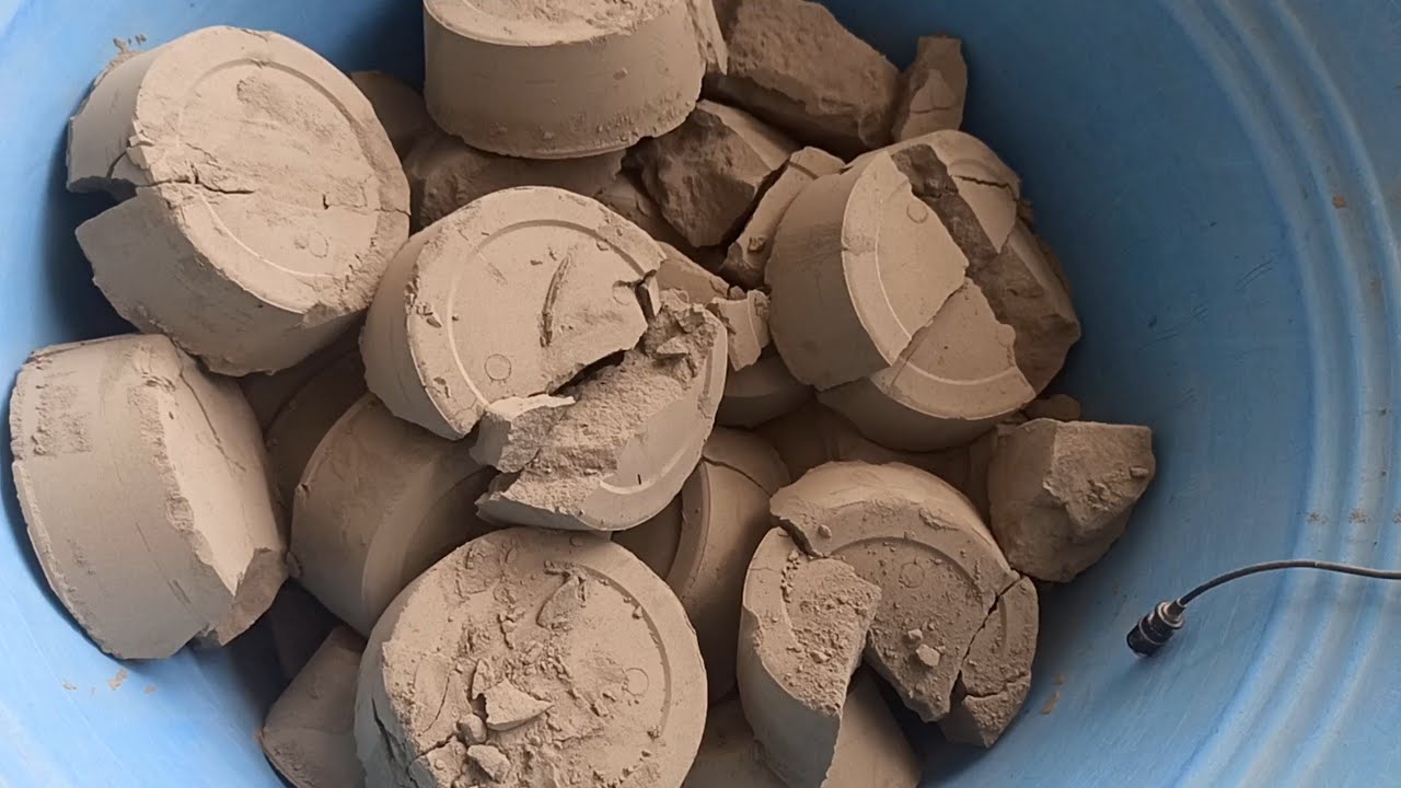 pure cement   crumbling dry #cementdirtlover #purecement #reddirt #sandcement#asmr#bts