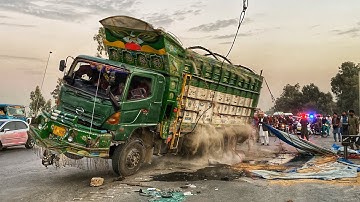 Unbelievable Truck Breakdown! Axle, Rim & Brake Drum Totally Destroyed on Road