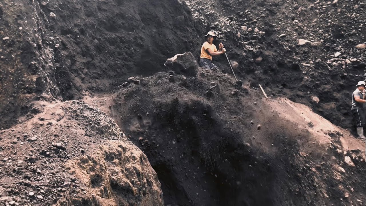 Humans Breaking Down Rocks Cliff expert..!!! excavating sand on cliffs and breaking down rocks ...
