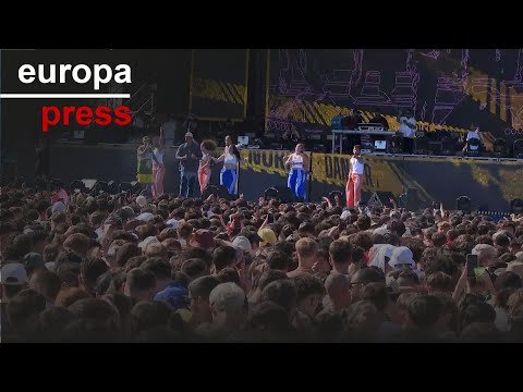 Miles de personas asisten a la nueva edición del Reggaetón Beach Festival