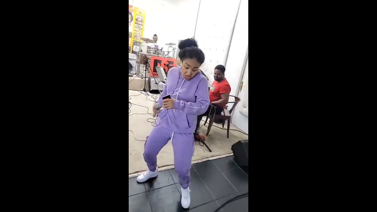 Shenseea Doing The Dirt Bounce