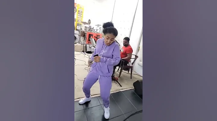 Shenseea doing the dirt bounce