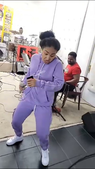 Shenseea doing the dirt bounce