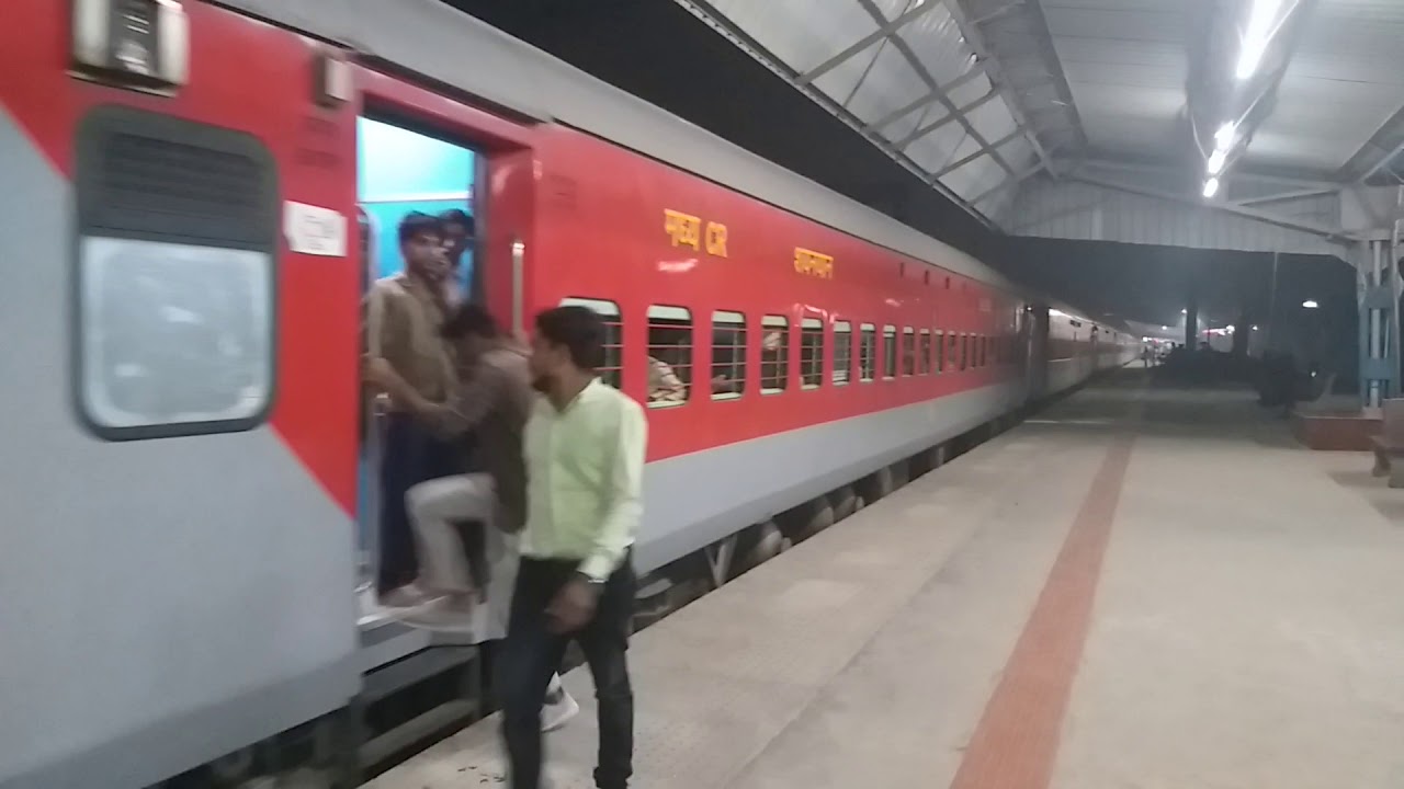 11061 DARBHANGA Bound Pawan Express Departs BALLIA Station From Platform No 2