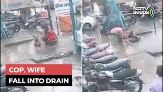 Cop, Wife Fall Into Drain On Waterlogged Road | NDTV Beeps screenshot 2