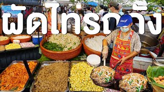 ผัดไทรถถัง มันเป็นยังไง ทำไมคนรุมซื้อ  ลีลาผัดเร้าใจ กะทะต่อกะทะ | OMG $1.6 Pad Thai Stree food