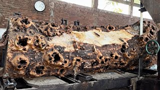 The process of sawing shaman wood is a natural selection of choice